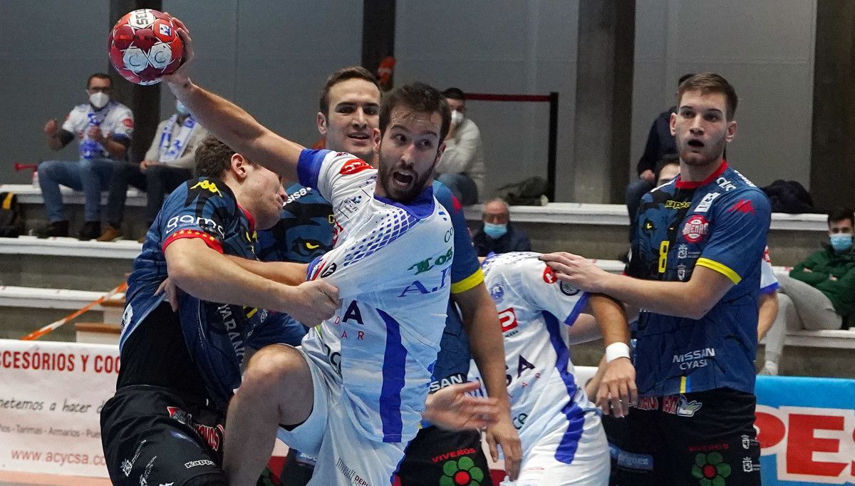 Andrés Sánchez, no partido da Liga Asobal entre Cisne e Ademar León