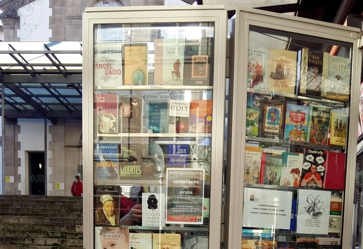Quiosco de Juan XXIII no Hospital Provincial onde se recollen libros doados