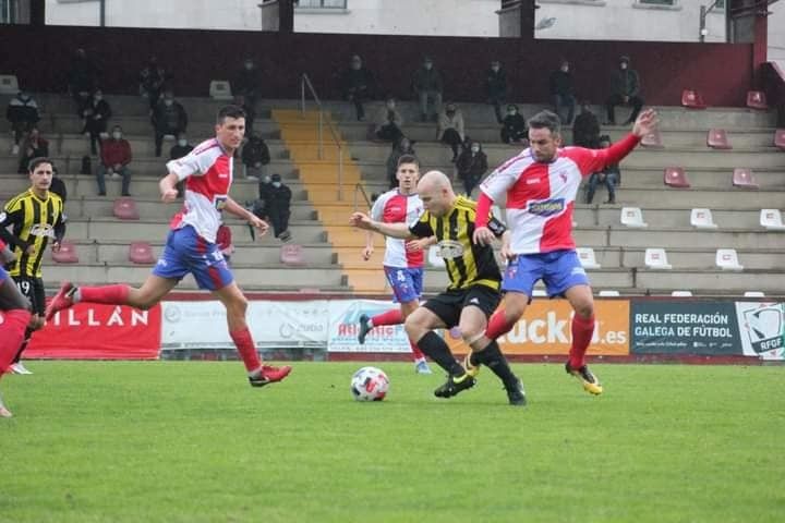 Partido de Liga 2020/2021 entre Arosa y Ribadumia en A Lomba
