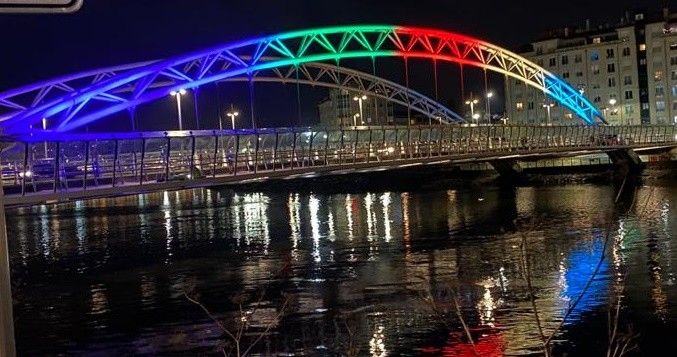 Probas de iluminación na Ponte das Correntes
