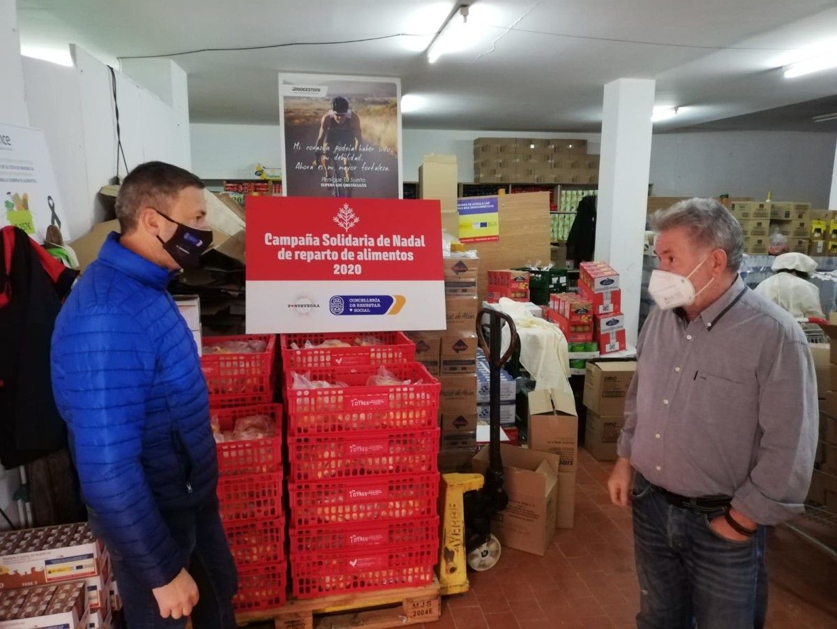 O concelleiro Marcos Rey co presidente da oenegué Miradoiro de Monte Porreiro, Carlos Diéguez