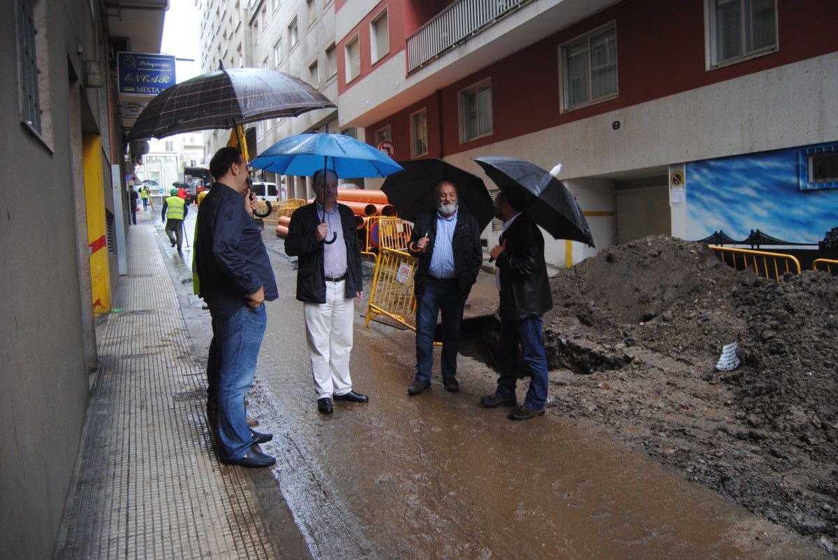 Visita de Antón Louro a las obras de Álvarez Limeses y Víctor Cervera Mercadillo