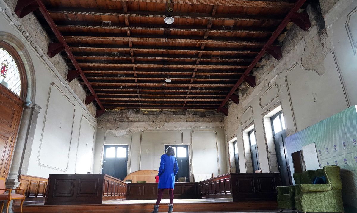 Estado no que se atopa a primeira planta da casa do concello