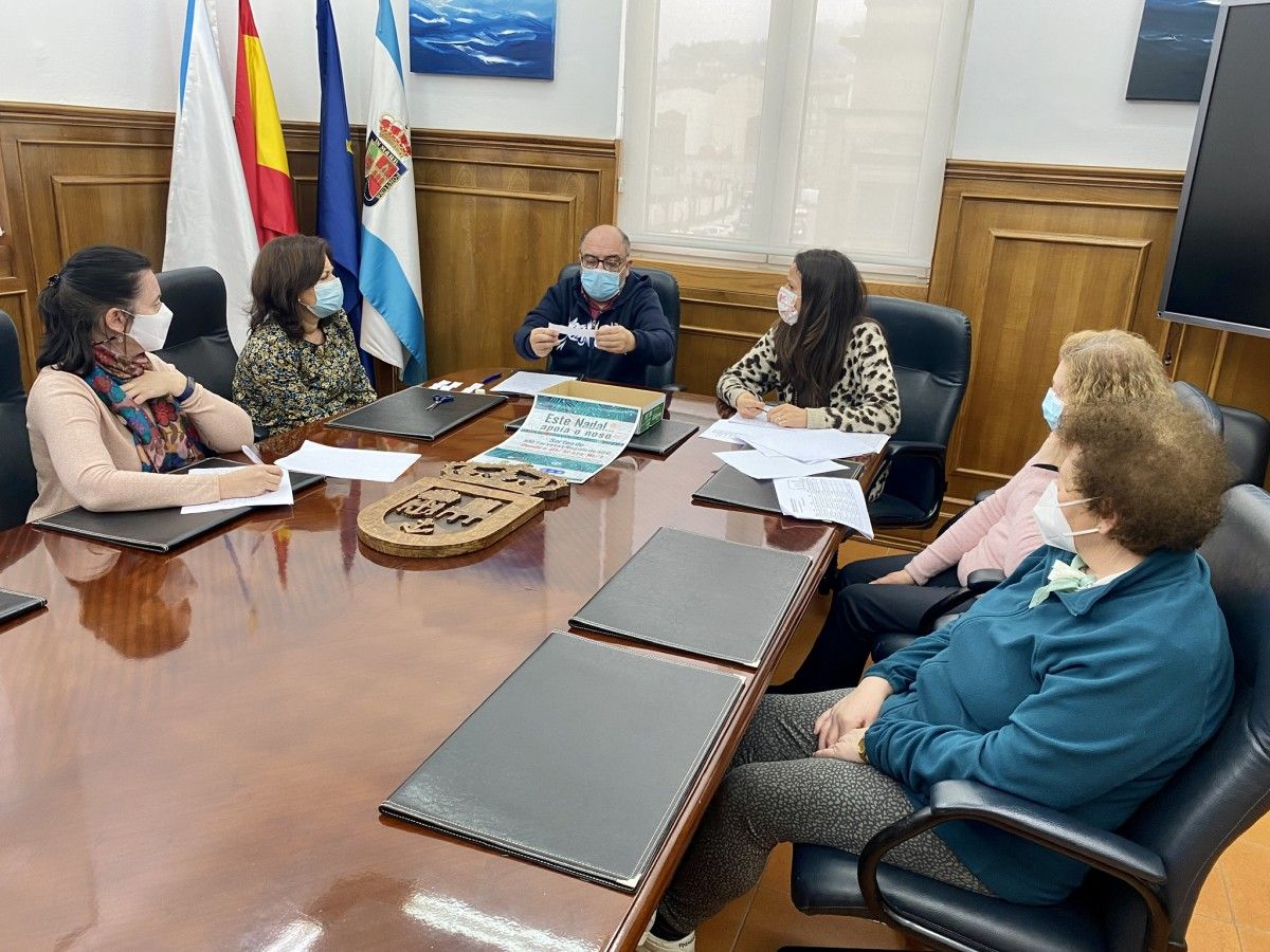 Reunión do xurado para escoller aos gañadores do concurso de decoración de Nadal do Concello de Marín