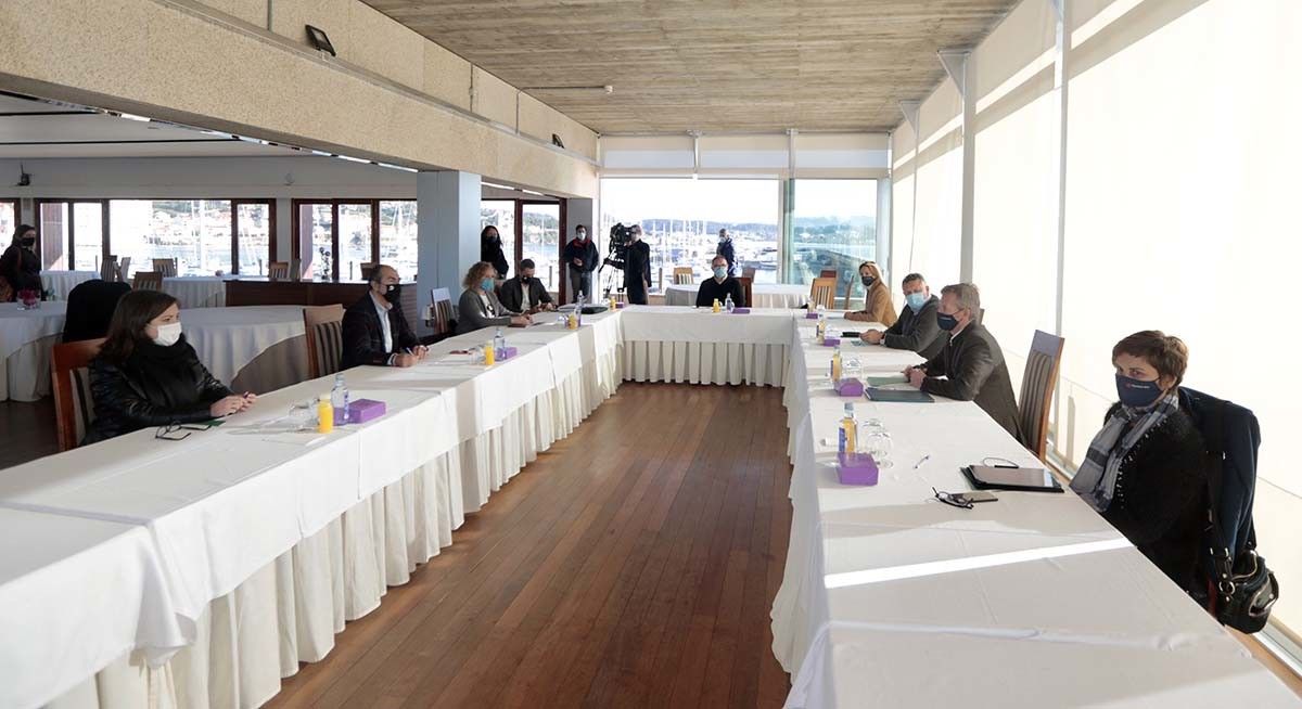 Reunión de Alfonso Rueda con agencias de viajes en Sanxenxo