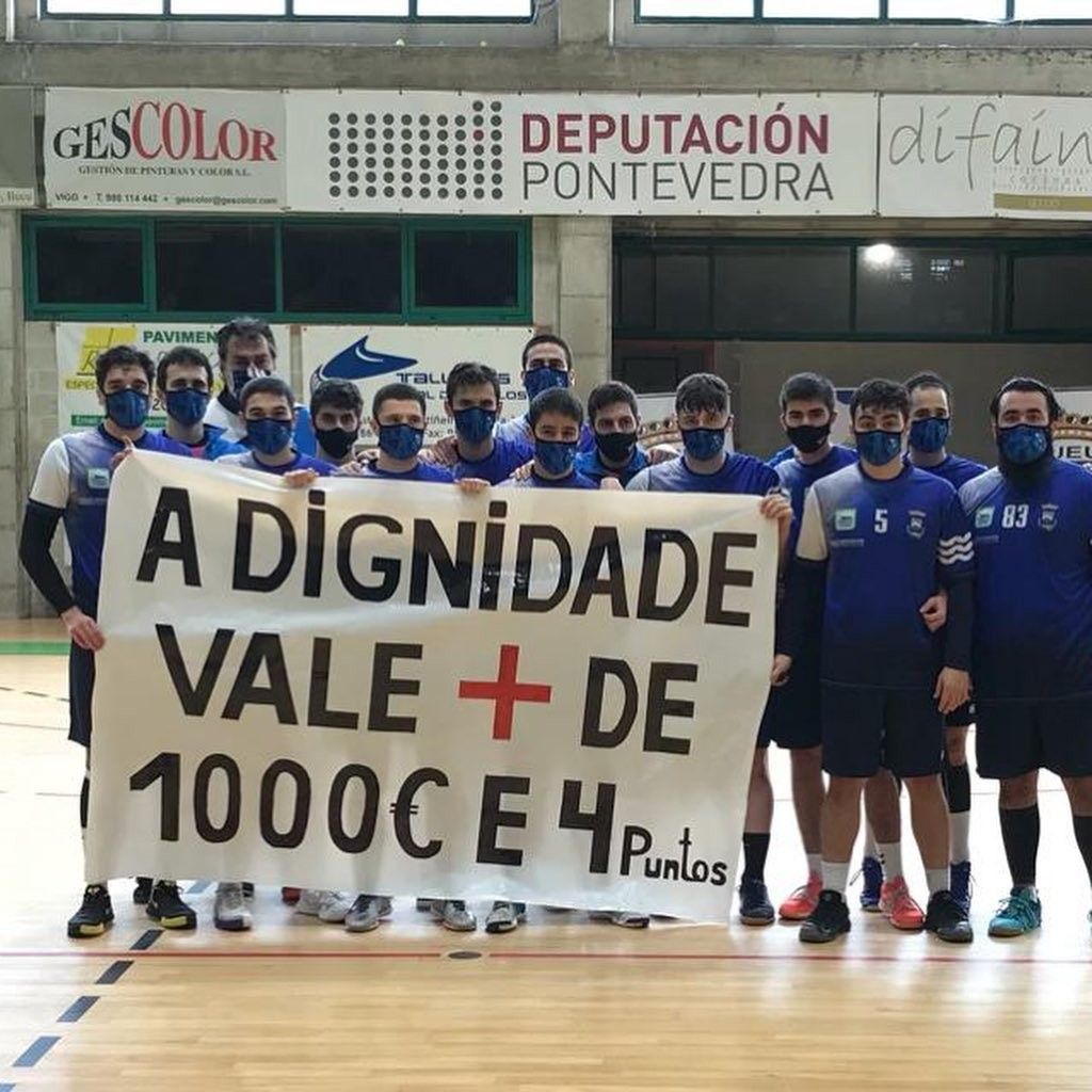 Pancarta en sinal de protesta no derradeiro partido do Bueu Atlético Balonmán