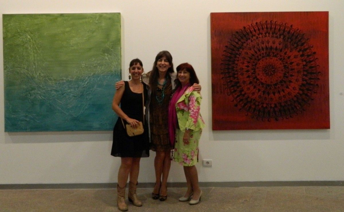 Belén Padrón, Sylvie Tartán y Dolores Gálvez en la inauguración de 'Na beira do río. Diálogos na pintura'