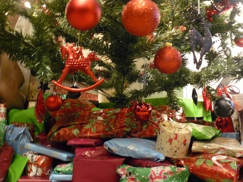 Agasallos de Nadal debaixo da árbore
