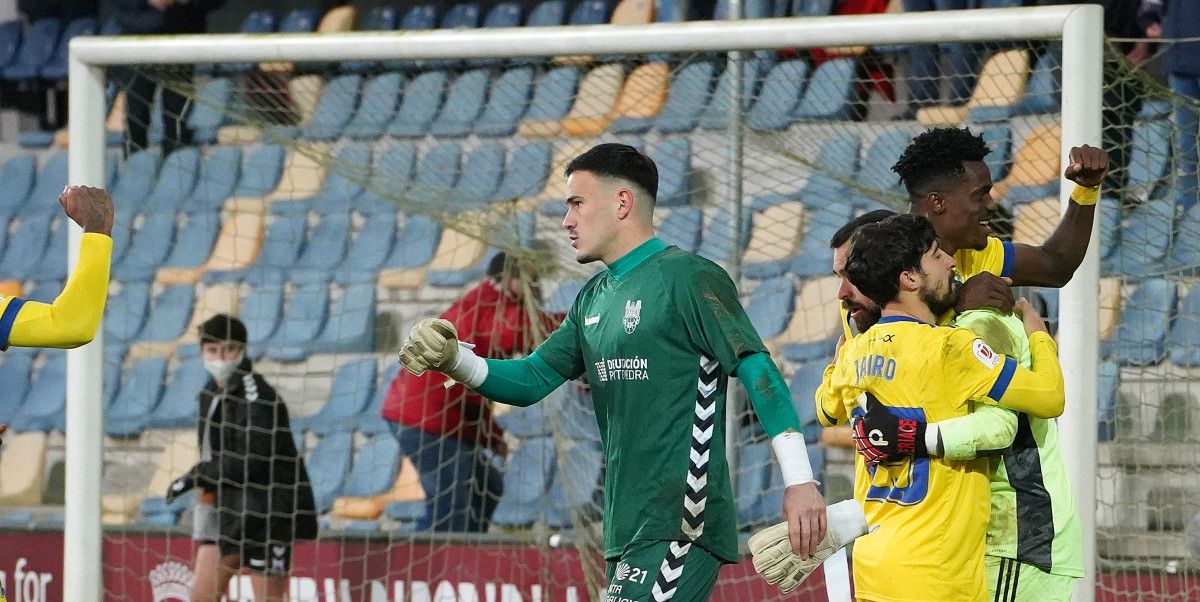 Álvaro Cortés, portero del Pontevedra, en el partido de Copa del Rey contra el Cádiz