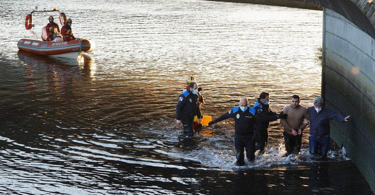 Detienen a un hombre que se lanzó al Lérez para huir de la Policía Local