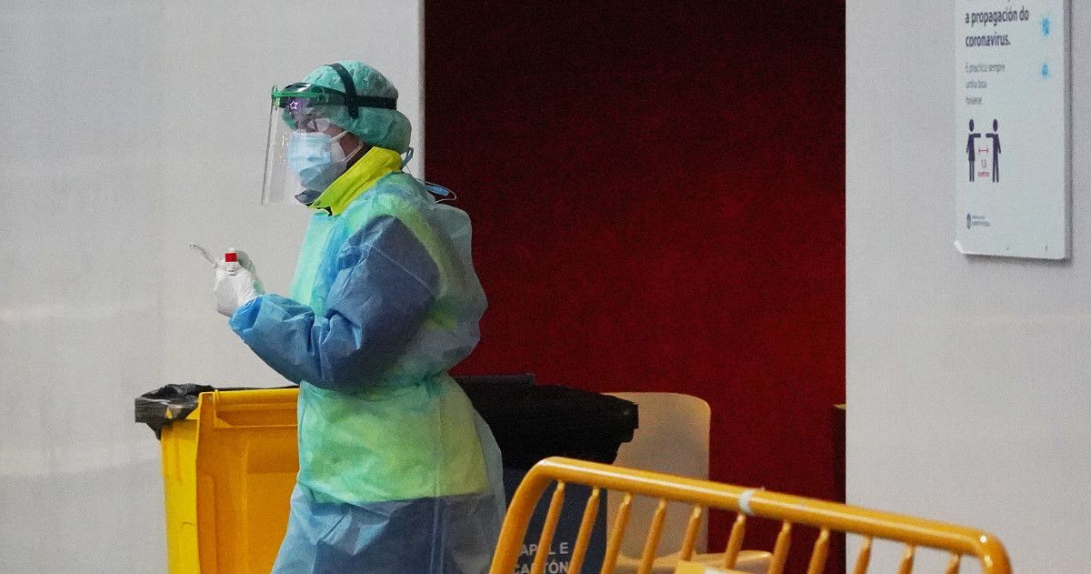 Sanitaria en zona de pruebas PCR