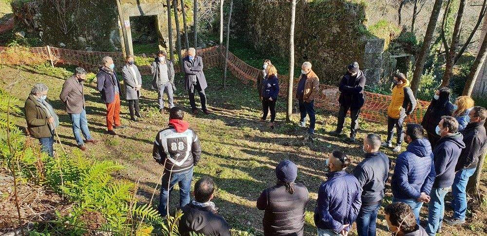 Primeiro día do obradoiro de emprego na antiga Fábrica da Luz de Caldas