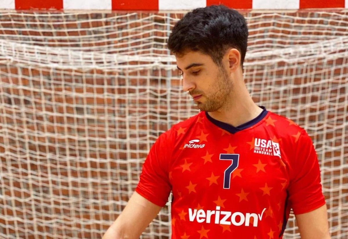 Álex Chan na concentración de Estados Unidos previa ao Mundial de balonmán de 2021