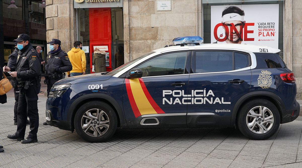 Imagen de archivo de una patrulla de la Policía Nacional en Pontevedra