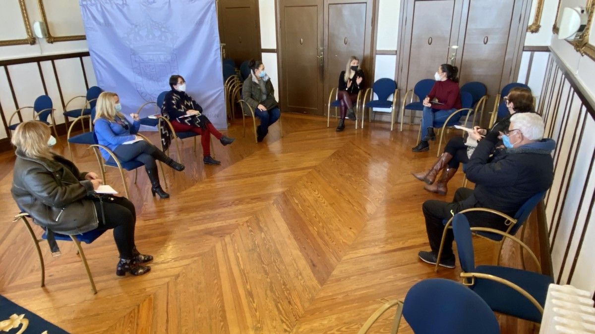 Reunión coas asociacións para preparar o Entroido de Marín
