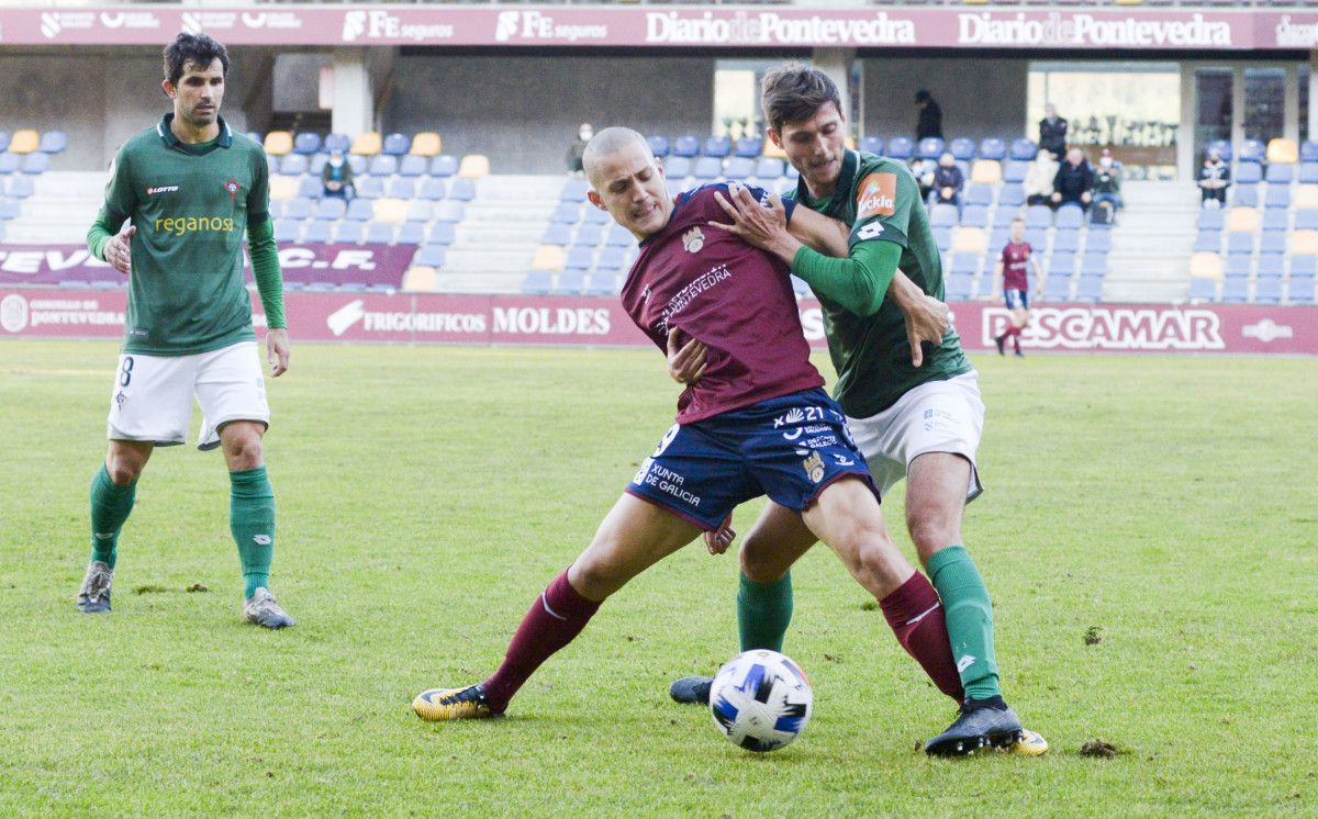 Partido entre Pontevedra e Racing de Ferrol en Pasarón 