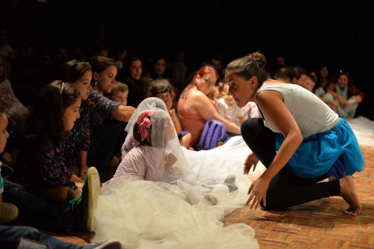 Espectáculo "El sueño de luna" de Okina Teatro, en el Festival das Núbebes