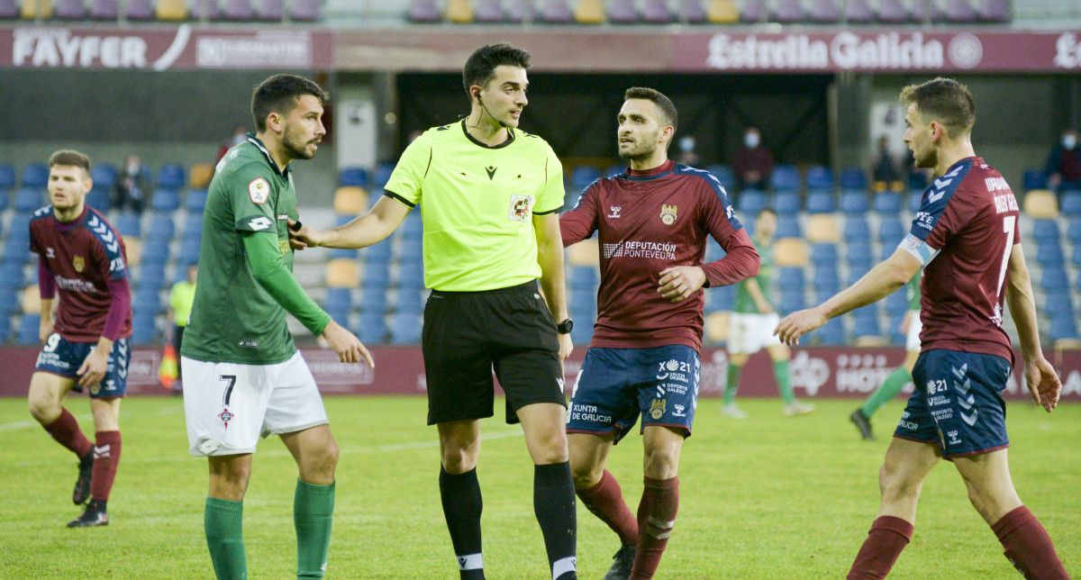 Partido entre Pontevedra y Racing de Ferrol en Pasarón 