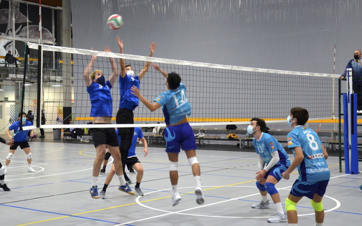 Un partido de voleibol disputado no Multiusos da Xunqueira
