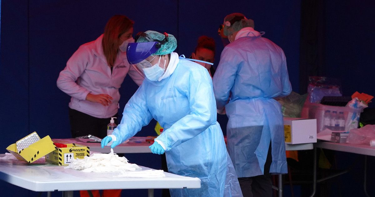 Persoal que realizou test covid en Poio