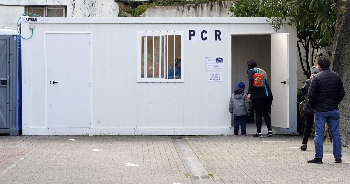 Probas de detección de covid no Hospital Provincial de Pontevedra