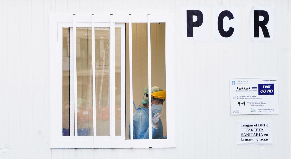 Caseta para probas de detección de covid no Hospital Provincial de Pontevedra