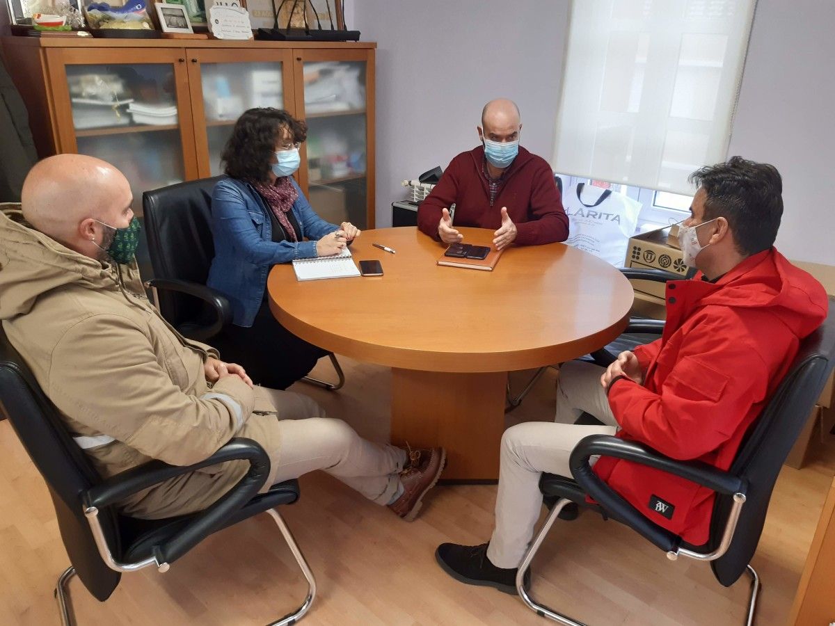 Reunión del alcalde de Bueu y la concejala de promoción económica con representantes del sector empresarial