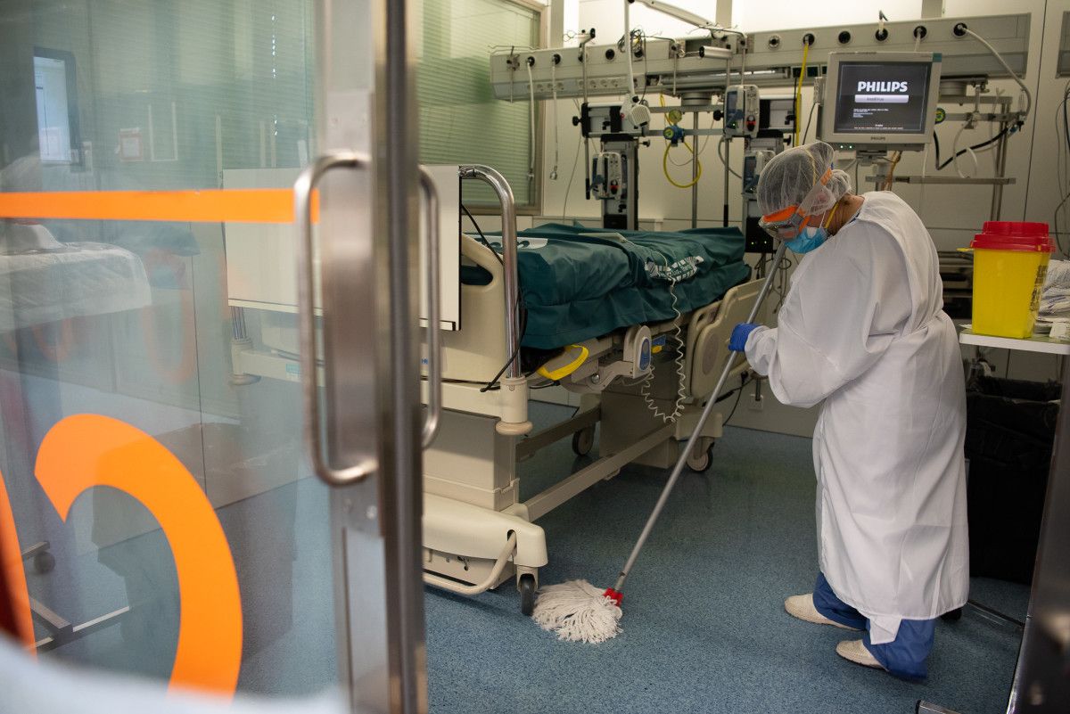 Personal de limpieza en un centro sanitario