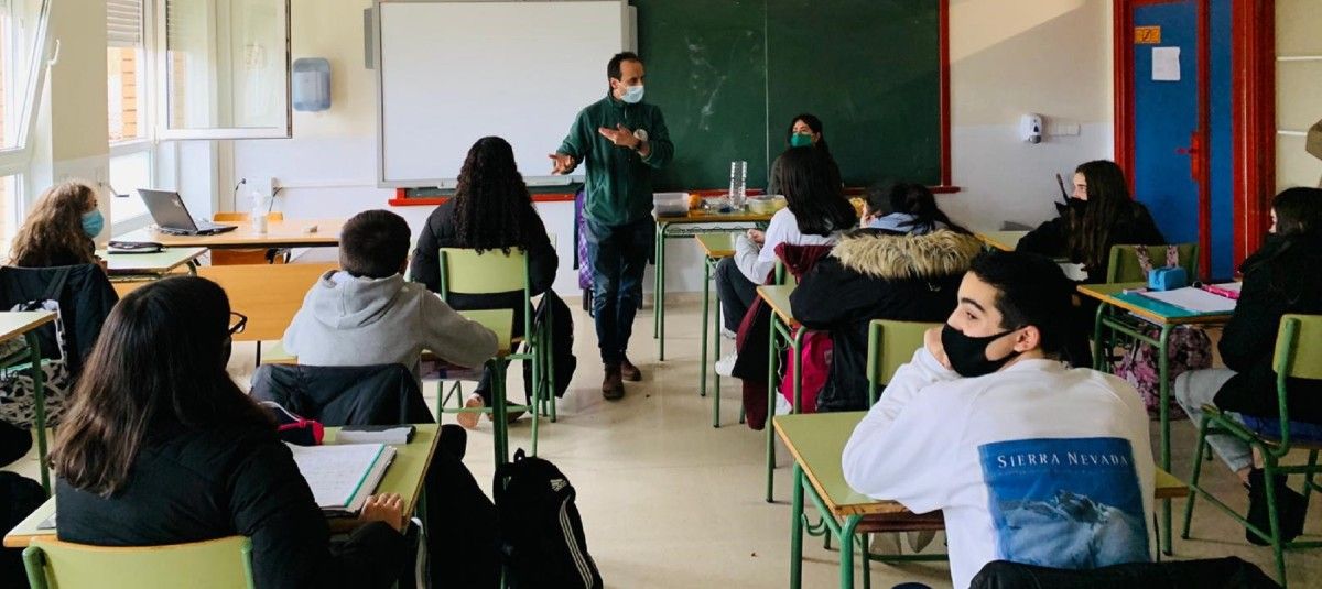 Taller do Plan Revitaliza no instituto de Poio