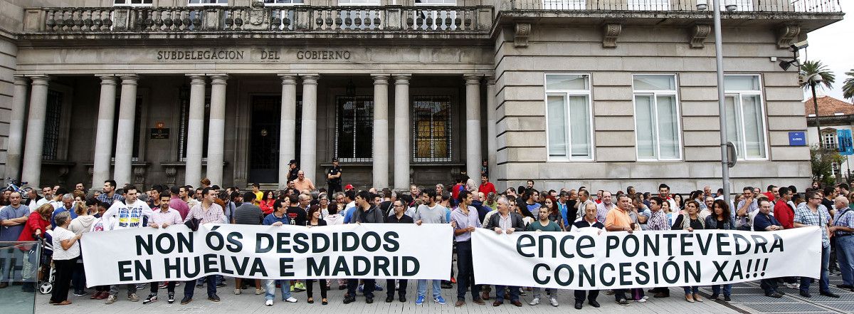 Concentración de trabajadores de Ence contra los despidos en Huelva y Madrid