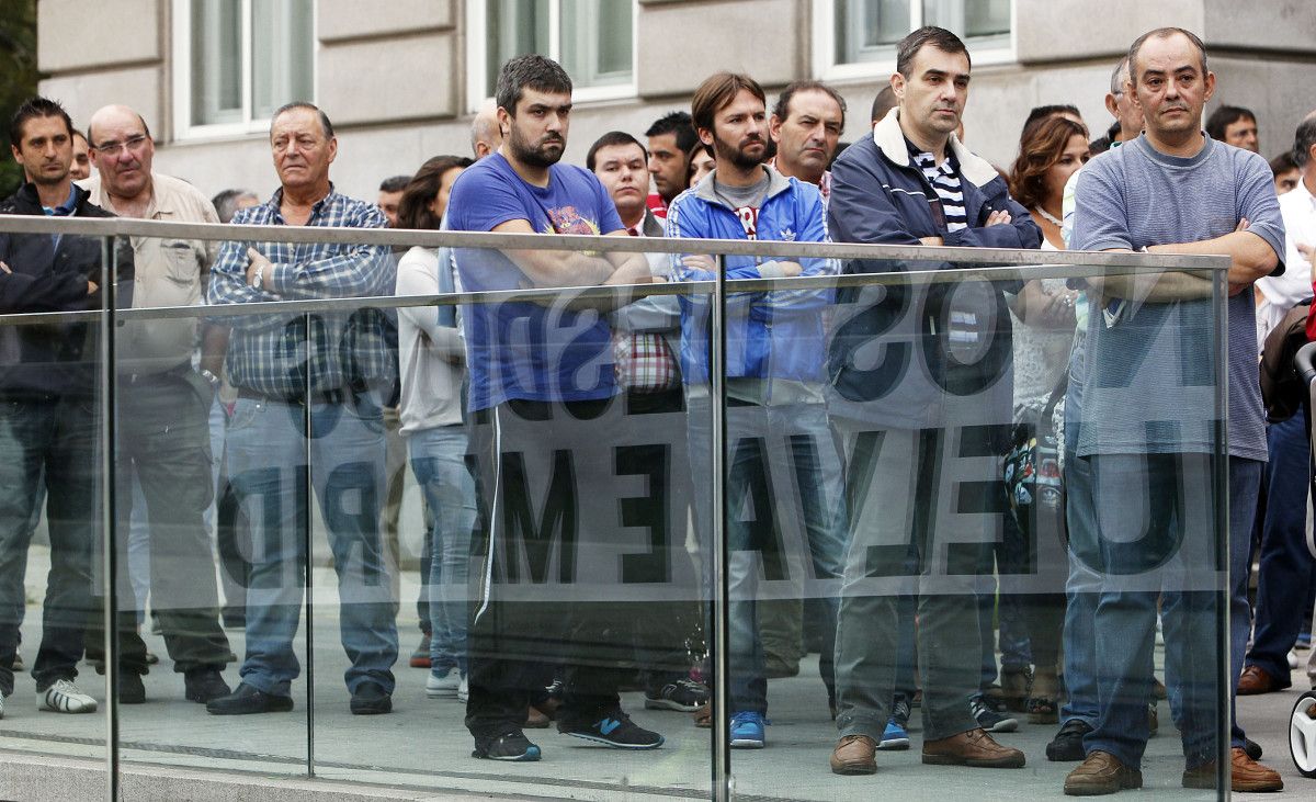 Concentración de trabajadores de Ence contra los despidos en Huelva y Madrid
