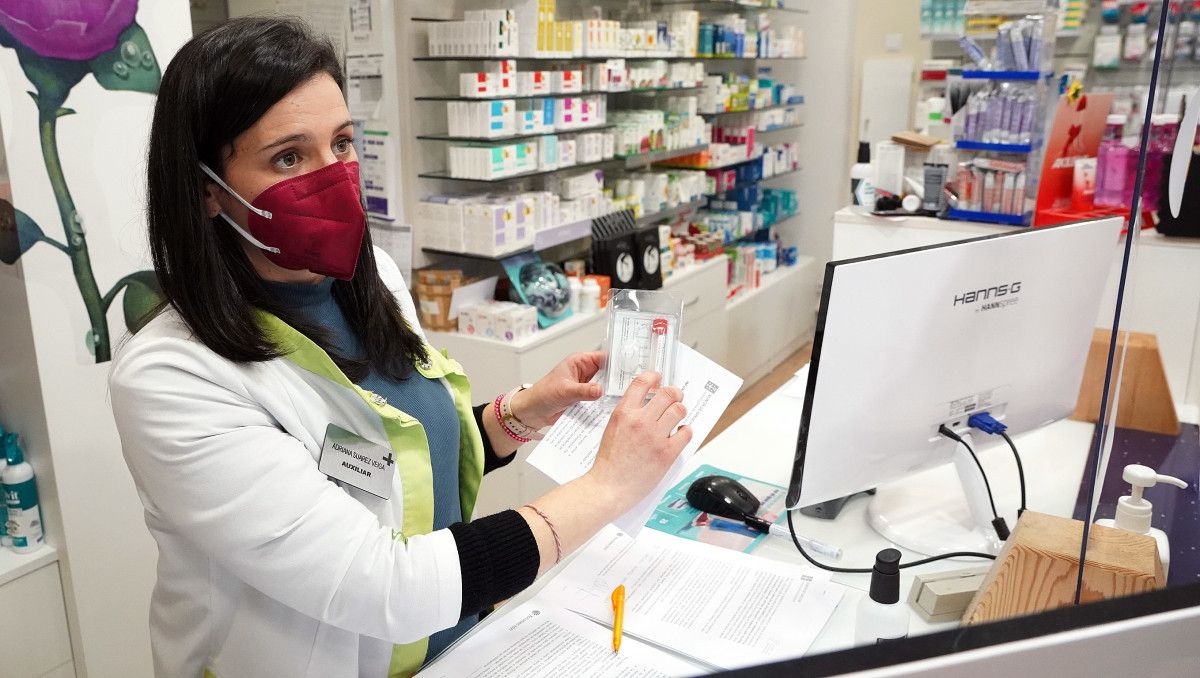 Probas de cribado de covid en farmacias de Pontevedra