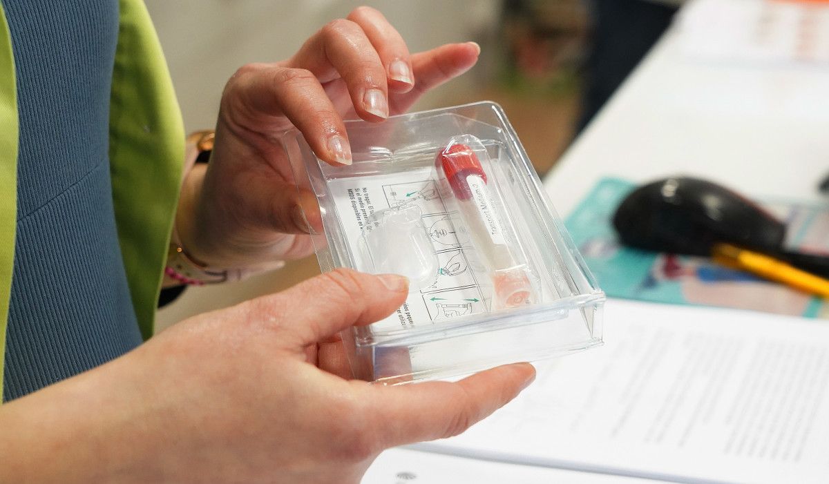 Probas de cribado de covid en farmacias de Pontevedra
