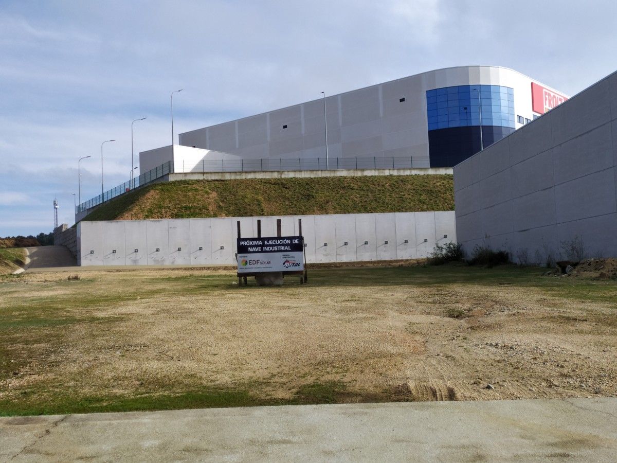 Nave da empresa EiDF-Solar S.A. 