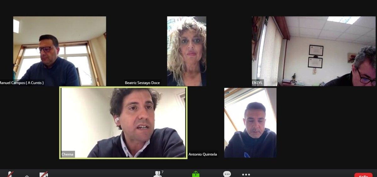 Reunión telemática del alcalde de Cuntis, Manuel Campos, y la gerente de Suelo Empresarial del Atlántico, Beatriz Sestayo