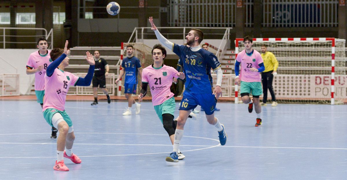 Partido entre o Teucro e o Barça B no Pavillón Municipal