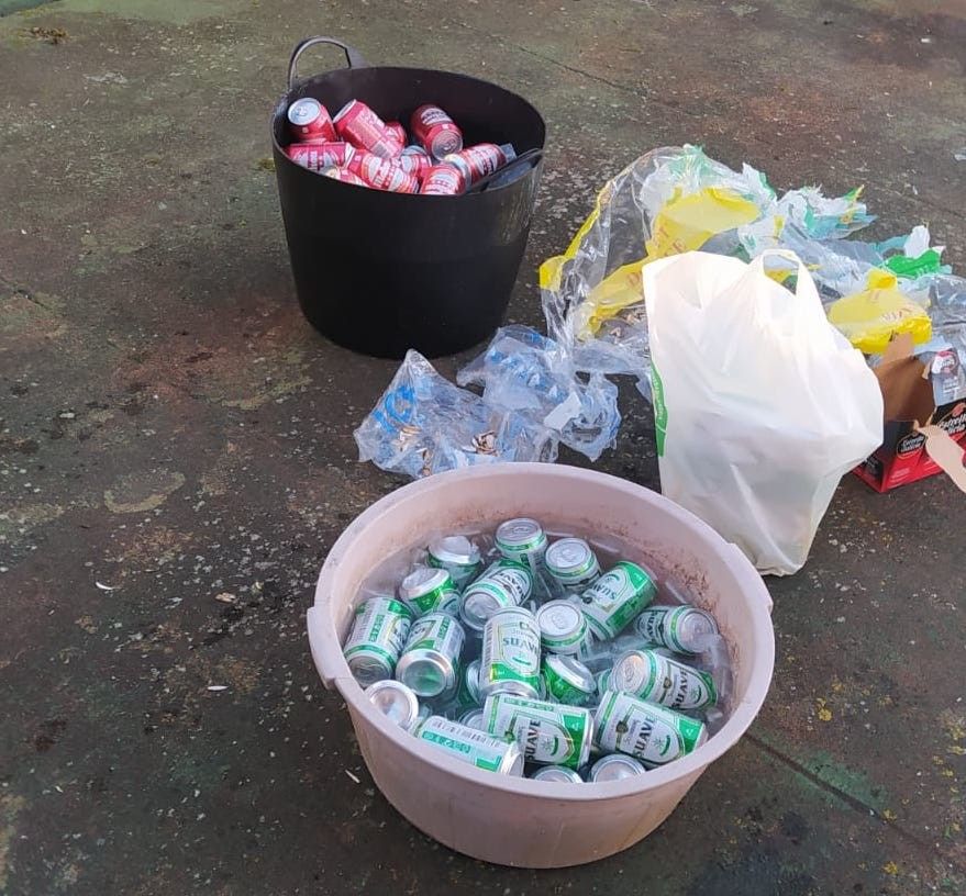 Restos de una fiesta desbaratada por la Policía Local de Marín