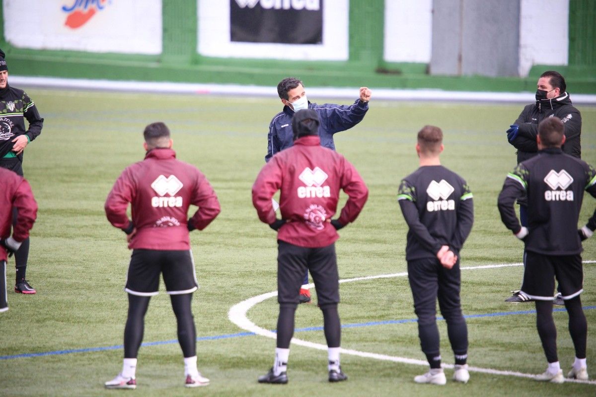 El nuevo entrenador del Guijuelo, Chuchi Jorqués, tiene pasado granate
