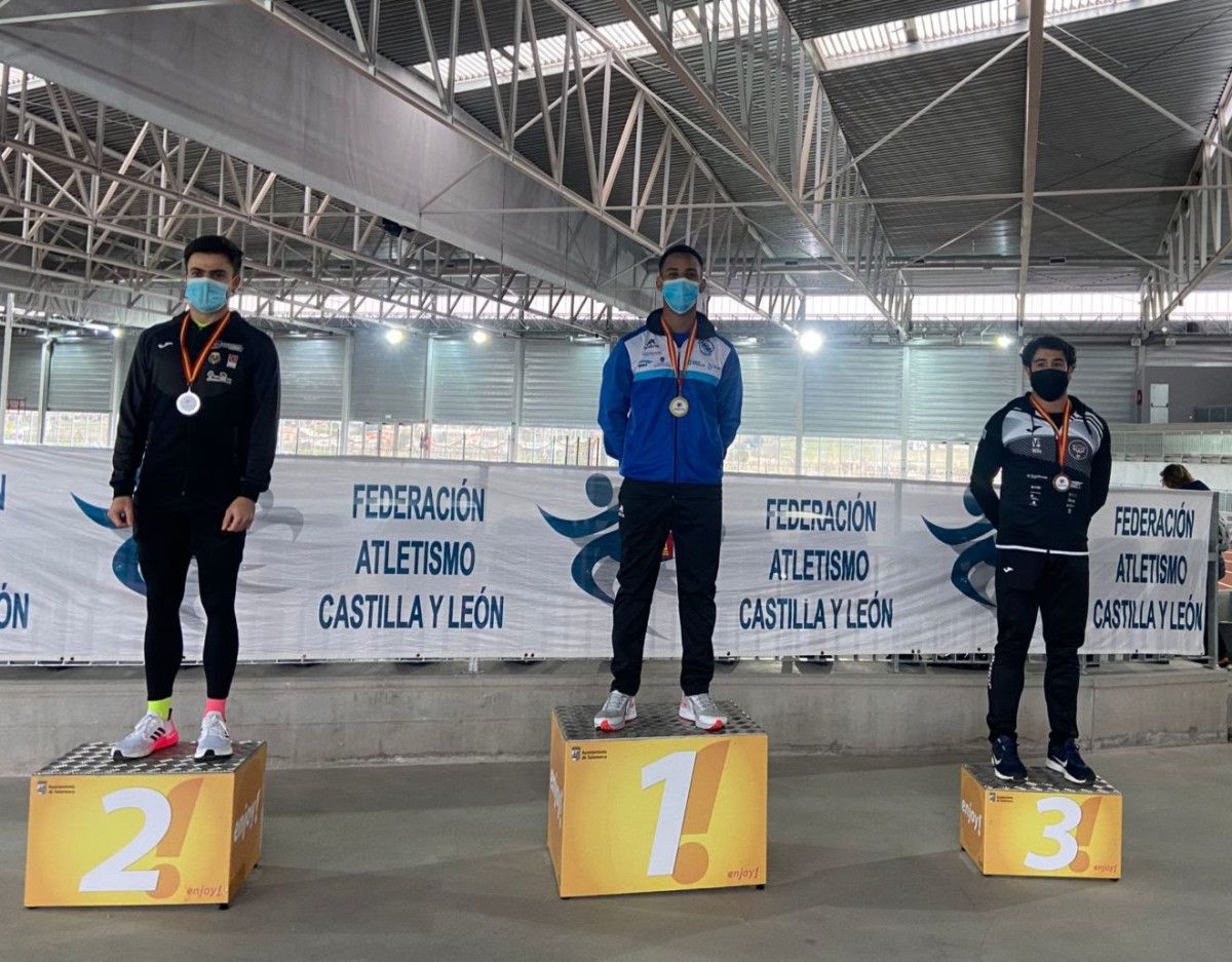 Atletas da Sociedade Gimnástica no podio do campionato autonómico de Castela e León