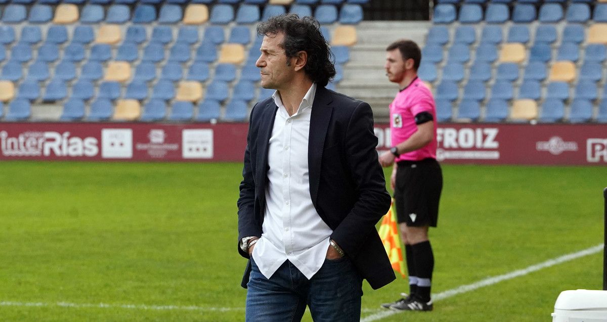 Debut de Luisito en el partido de liga de Segunda B entre Pontevedra CF y Guijuelo