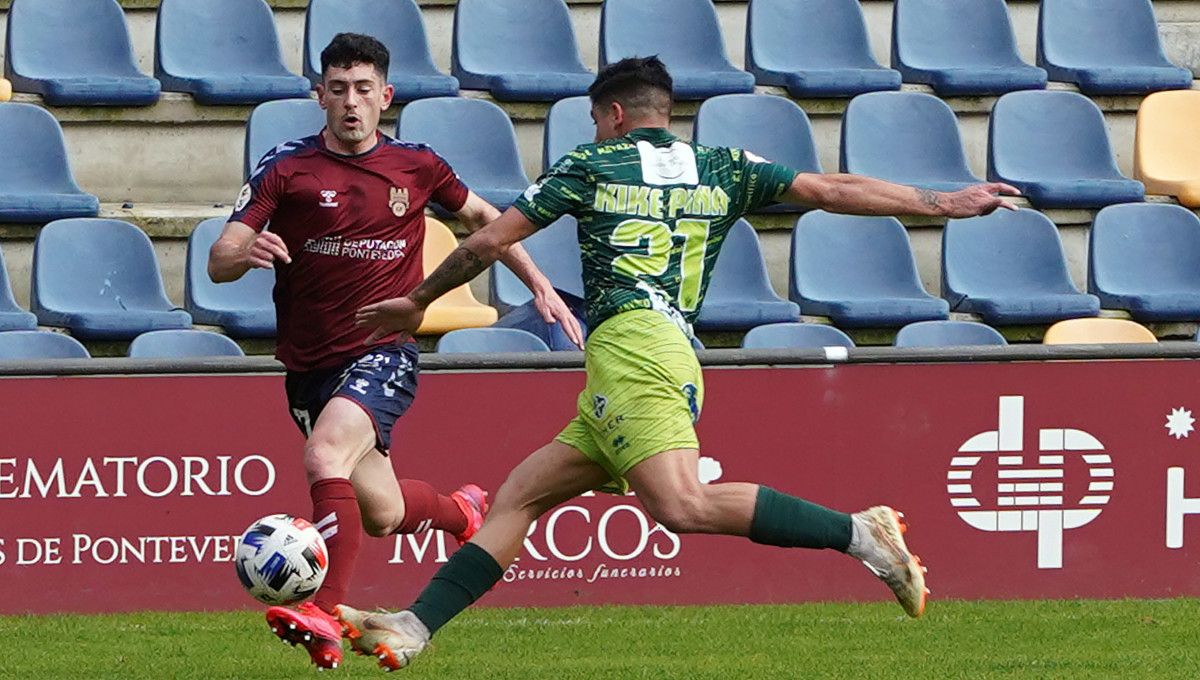 Debut de Luisito en el partido de liga de Segunda B entre Pontevedra y Guijuelo
