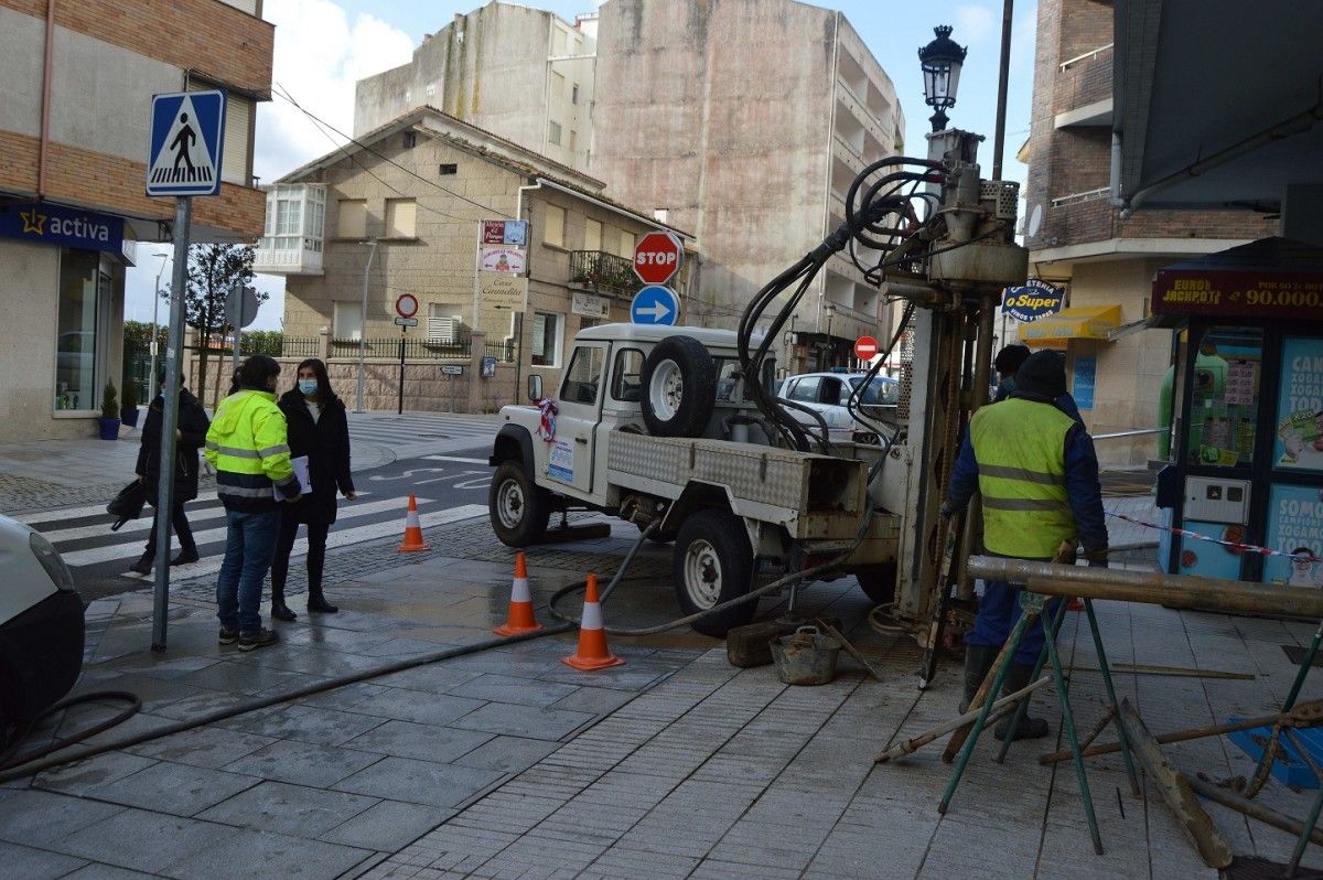 Catas de terreo no mercado de abastos da rúa Madrid de Sanxenxo