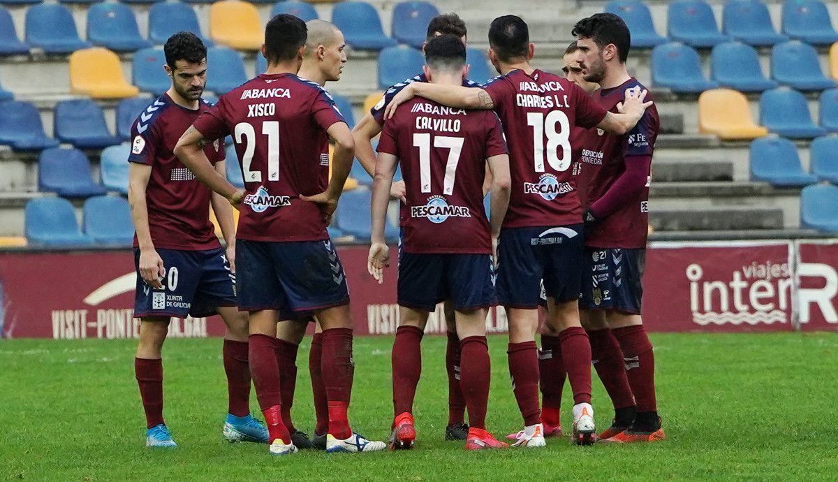 Partido de liga de Segunda B entre Pontevedra e Guijuelo