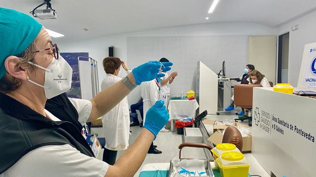 Vacinación de profesionais da área sanitaria de Pontevedra e O Salnés