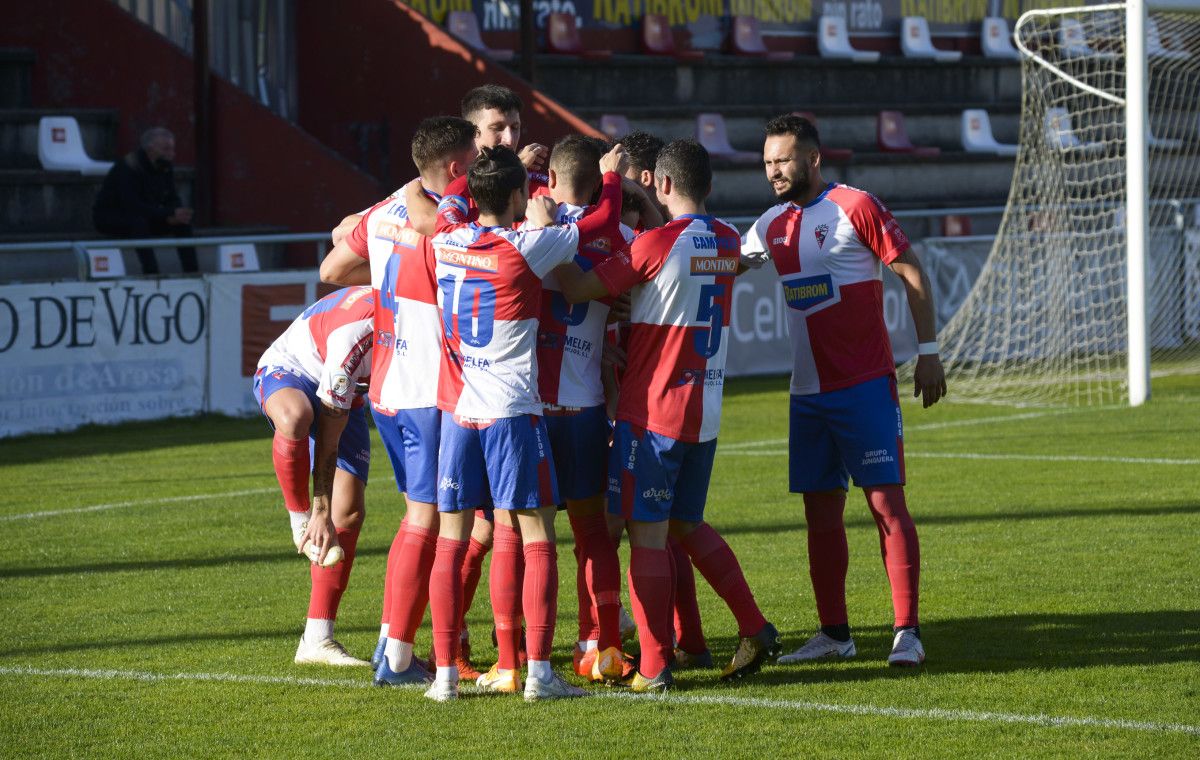 Partido entre o Arosa e o Pontellas na Lomba