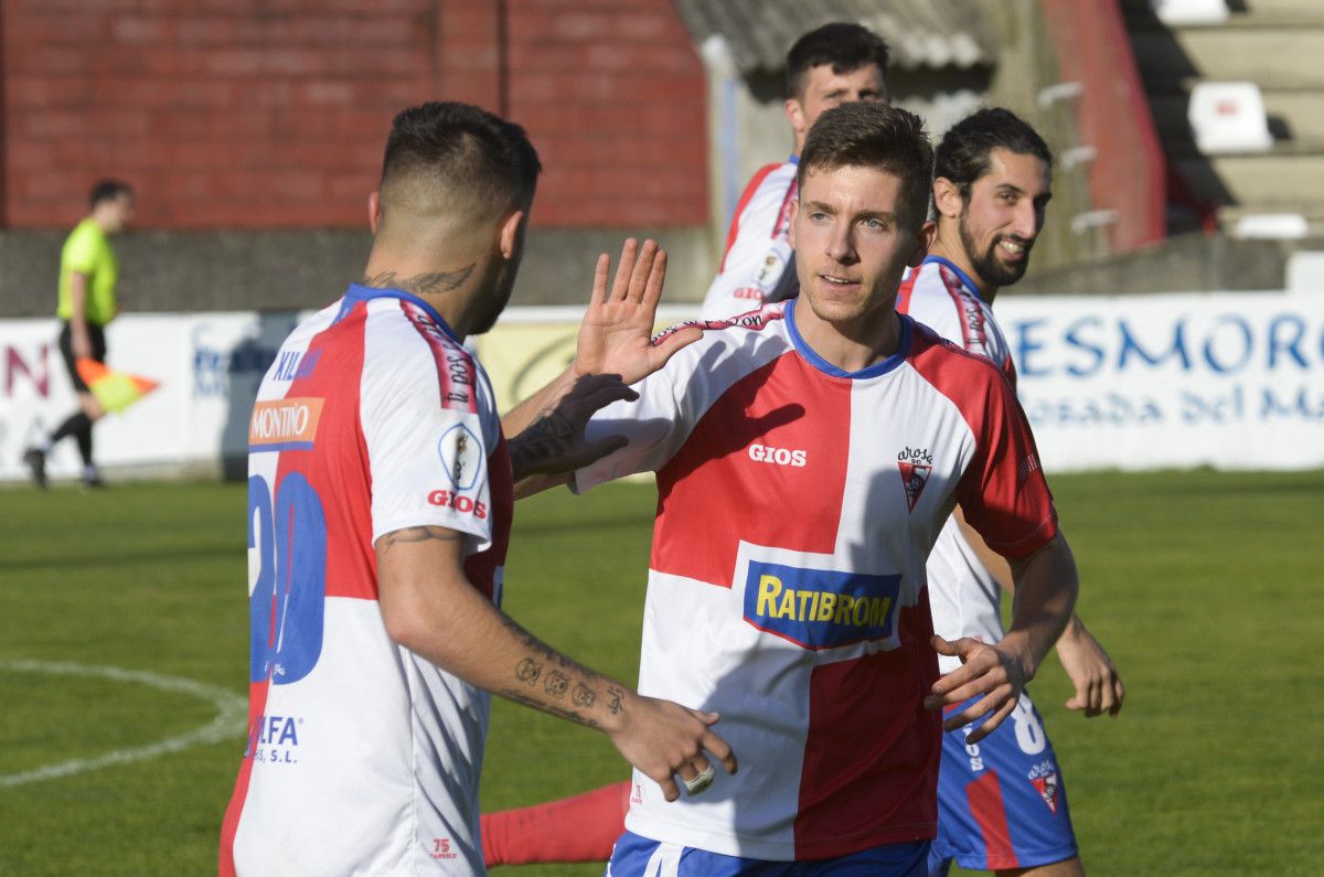 Partido entre o Arosa e o Pontellas na Lomba