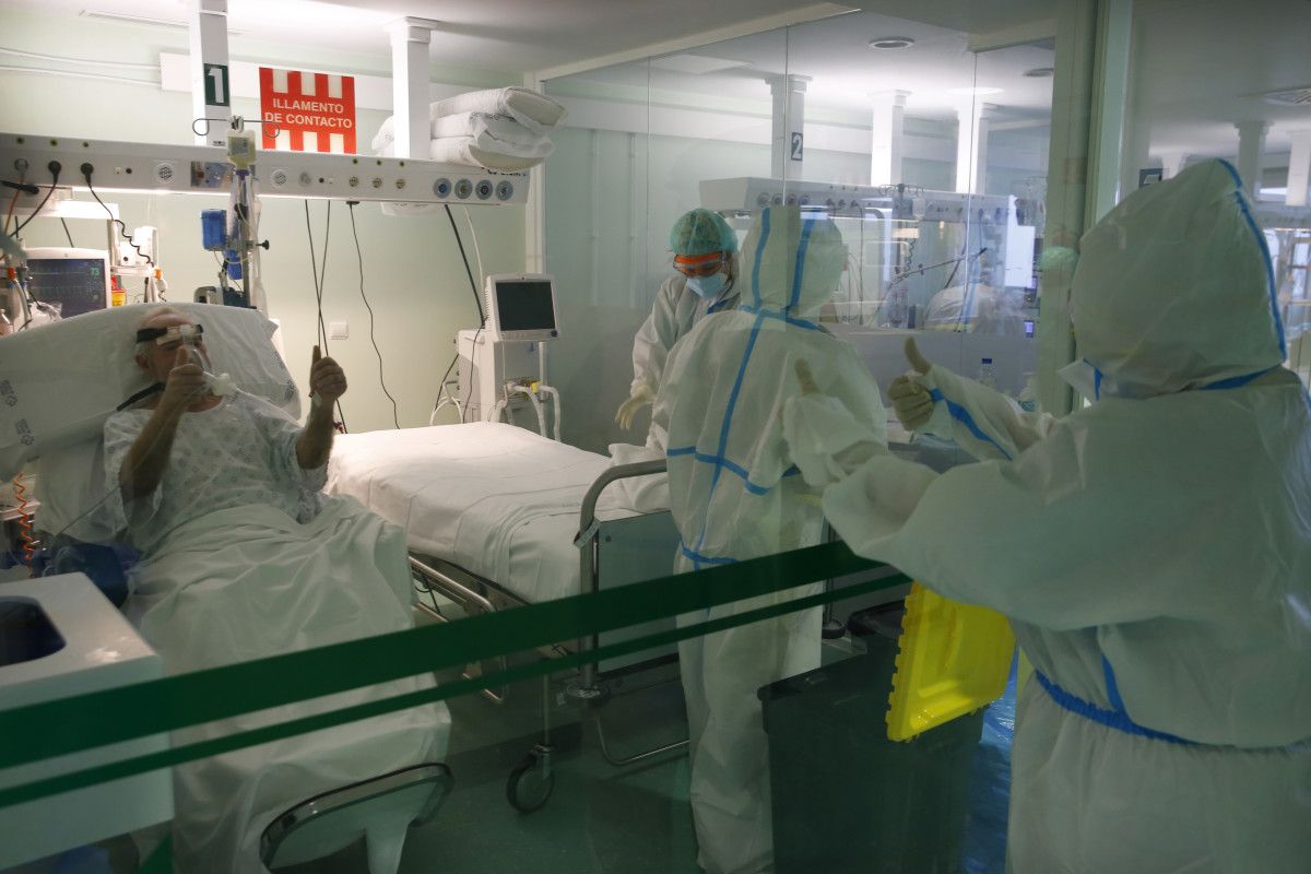 Zona de reanimación da UCI de casos covid en el Hospital Montecelo