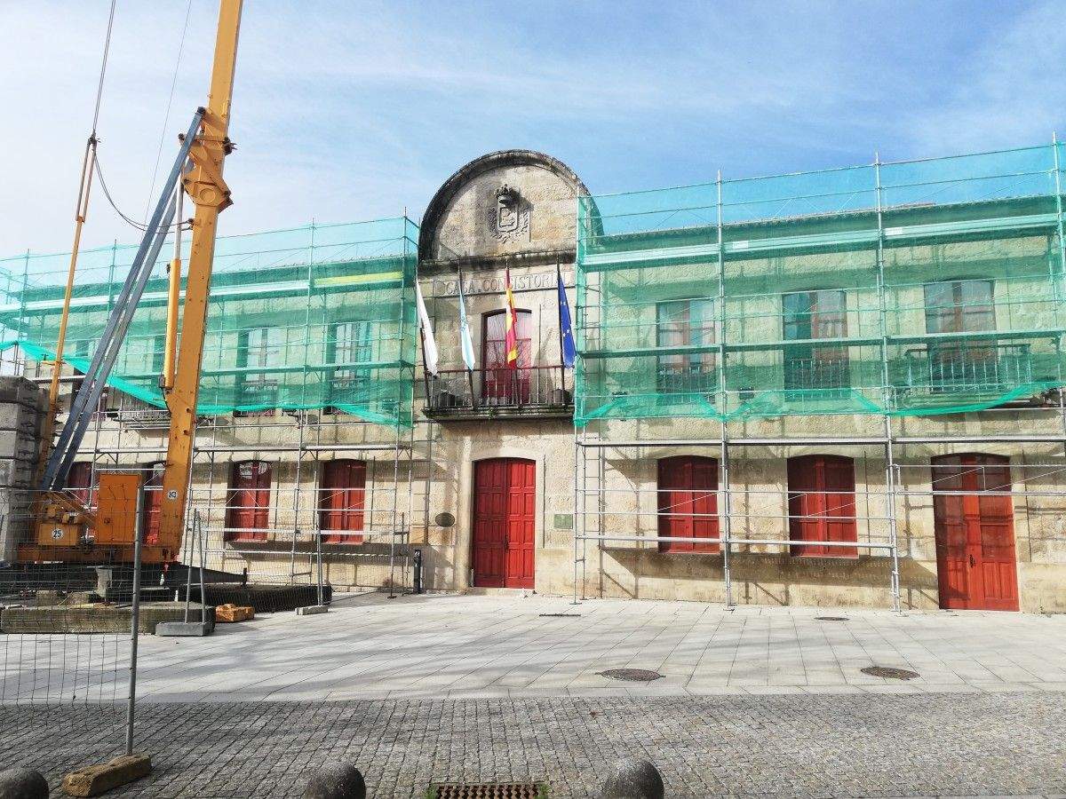 Obras na cuberta da Casa do Concello de Poio