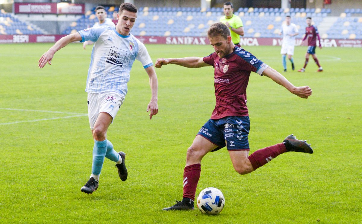Álex González, no partido en Pasarón entre Pontevedra CF e SD Compostela