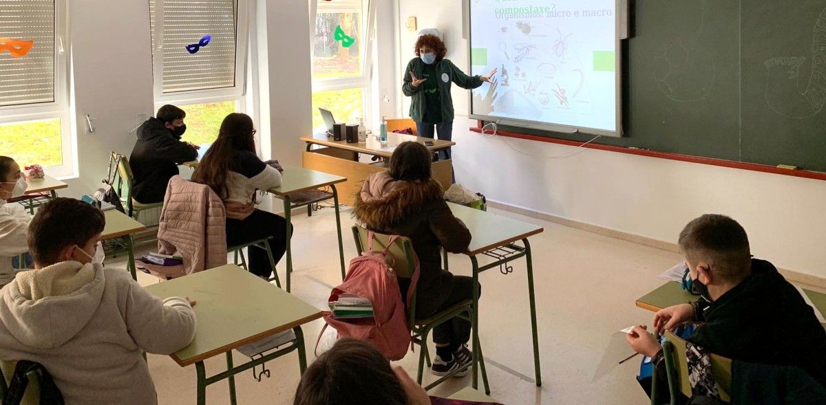 Charla sobre compostaxe no Plan Revitaliza